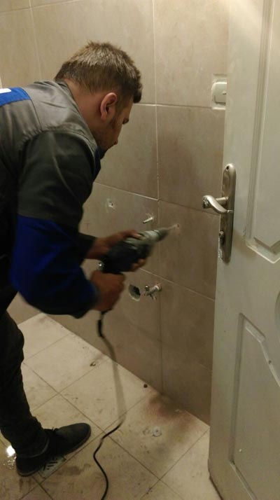لوله کشی و نصب توالت فرنگی ایستاده 4